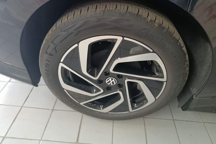 Used Volkswagen ID.7 VIZZION 2024 PRO Model Right Rear Wheel Hub