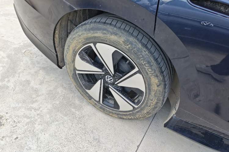 Used Volkswagen ID.7 VIZZION 2024 AIR model Right Rear Wheel Hub