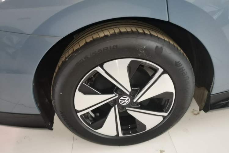 Used Volkswagen ID.7 VIZZION 2024 AIR model Right Rear Wheel Hub