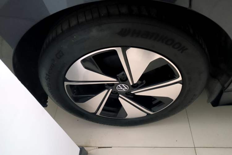 Used Volkswagen ID.7 VIZZION 2024 AIR model Right Rear Wheel Hub