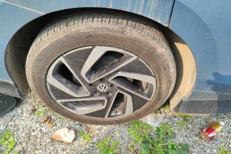 Used Volkswagen ID.7 VIZZION 2024 PRO Model Right Rear Wheel Hub