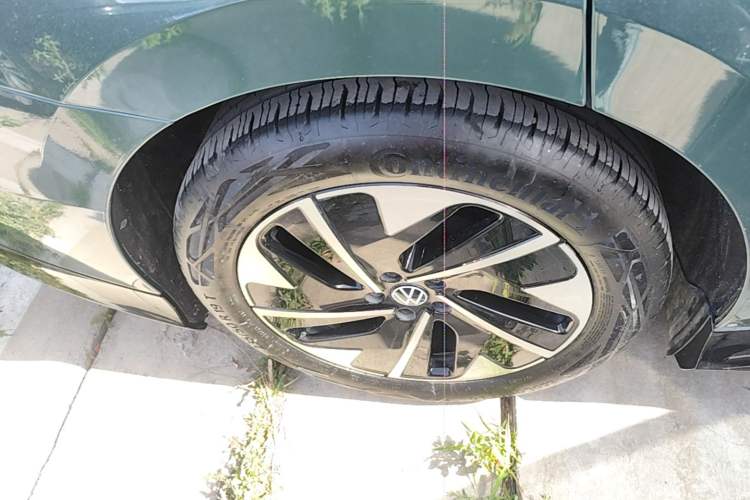 Used Volkswagen ID.7 VIZZION 2024 First Edition Right Rear Wheel Hub