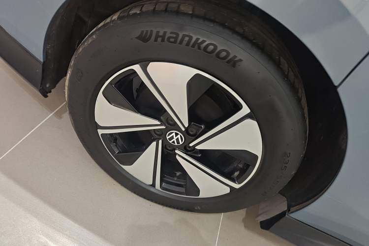 Used Volkswagen ID.7 VIZZION 2024 AIR model Right Rear Wheel Hub