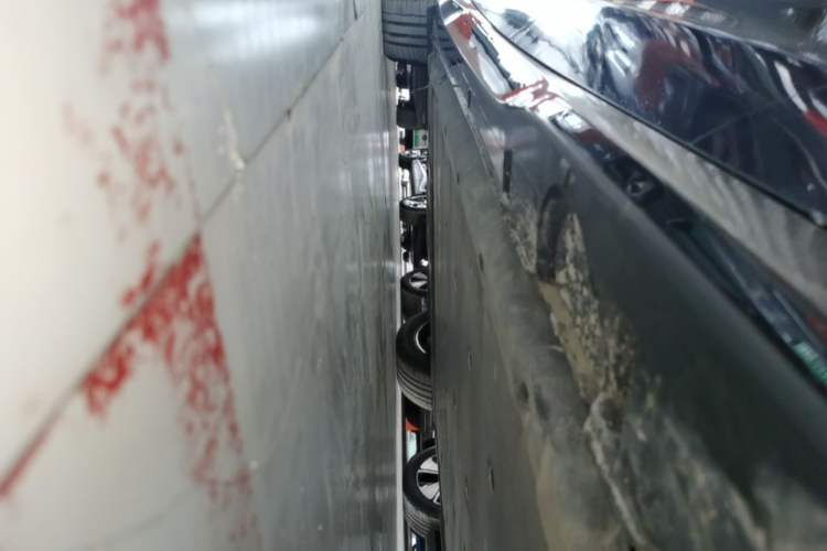 Used Volkswagen ID.7 VIZZION 2024 AIR model Right Side Sill