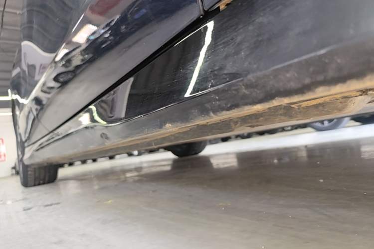 Used Volkswagen ID.7 VIZZION 2024 First Edition Right Side Sill
