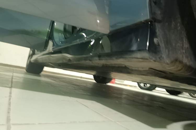Used Volkswagen ID.7 VIZZION 2024 AIR model Right Side Sill