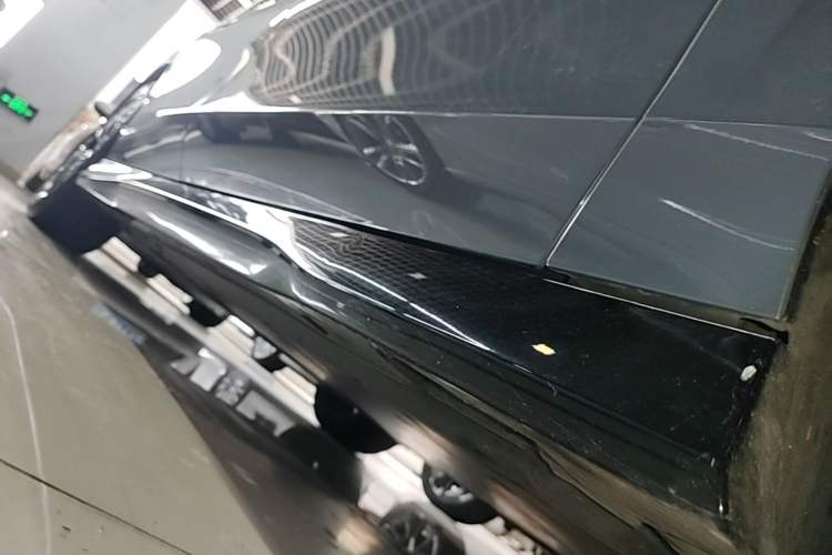 Used Volkswagen ID.7 VIZZION 2024 First Edition Right Side Sill