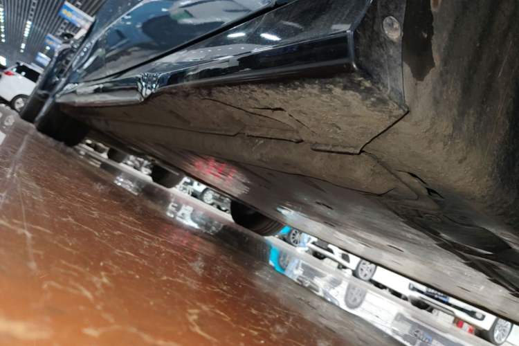 Used Volkswagen ID.7 VIZZION 2024 AIR model Right Side Sill