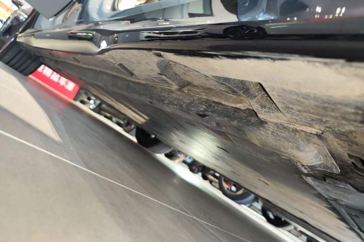 Used Volkswagen ID.7 VIZZION 2024 First Edition Right Side Sill