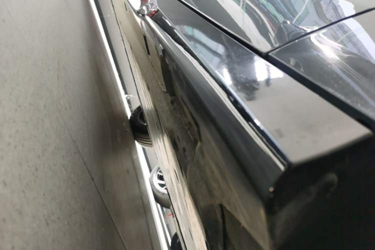 Used Volkswagen ID.7 VIZZION 2024 AIR model Right Side Sill