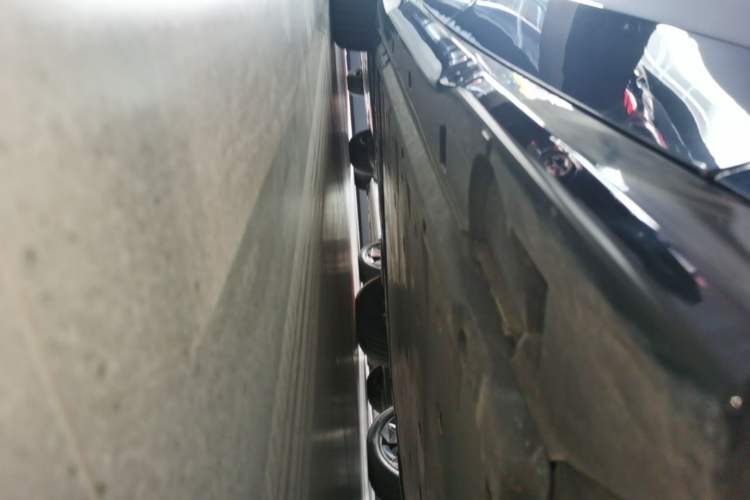 Used Volkswagen ID.7 VIZZION 2024 AIR model Right Side Sill