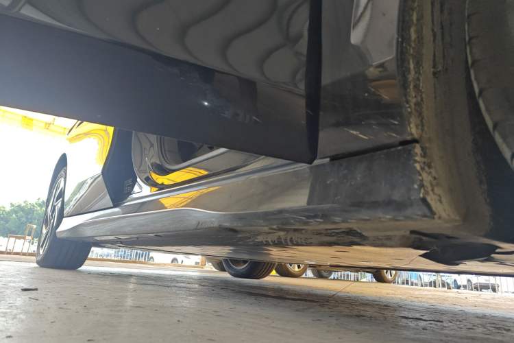Used Volkswagen ID.7 VIZZION 2024 First Edition Right Side Sill