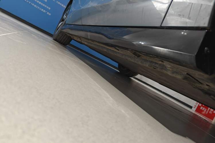 Used Volkswagen ID.7 VIZZION 2024 AIR model Right Side Sill