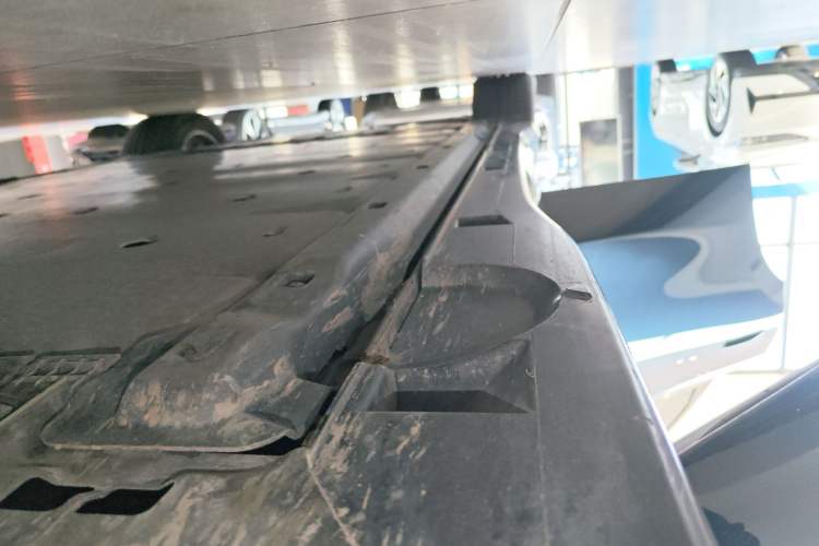 Used Volkswagen ID.7 VIZZION 2024 AIR model Right Side Sill