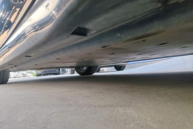 Used Volkswagen ID.7 VIZZION 2024 First Edition Right Side Sill