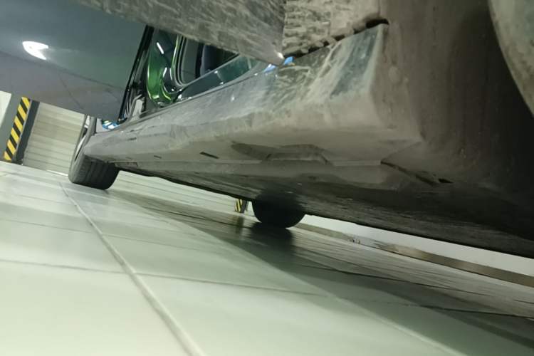 Used Volkswagen ID.7 VIZZION 2024 AIR model Right Side Sill