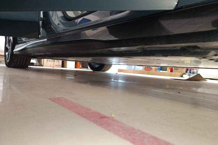 Used Volkswagen ID.7 VIZZION 2024 First Edition Right Side Sill