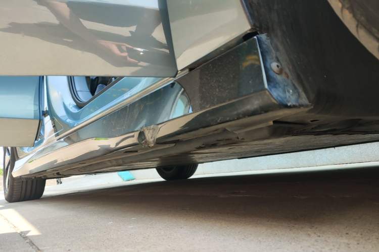 Used Volkswagen ID.7 VIZZION 2024 AIR model Right Side Sill