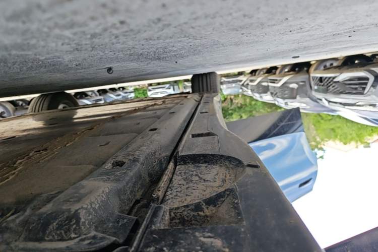 Used Volkswagen ID.7 VIZZION 2024 AIR model Right Side Sill