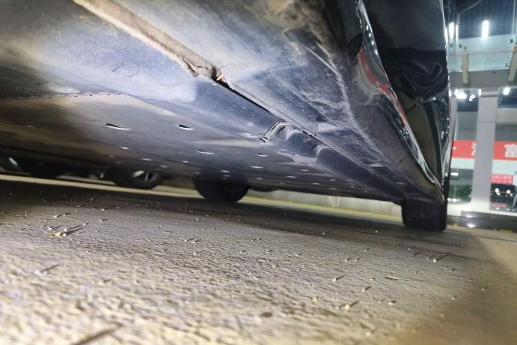 Used Volkswagen ID.7 VIZZION 2024 First Edition Right Side Sill