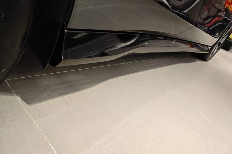 Used Volkswagen ID.7 VIZZION 2024 AIR model Right Side Sill