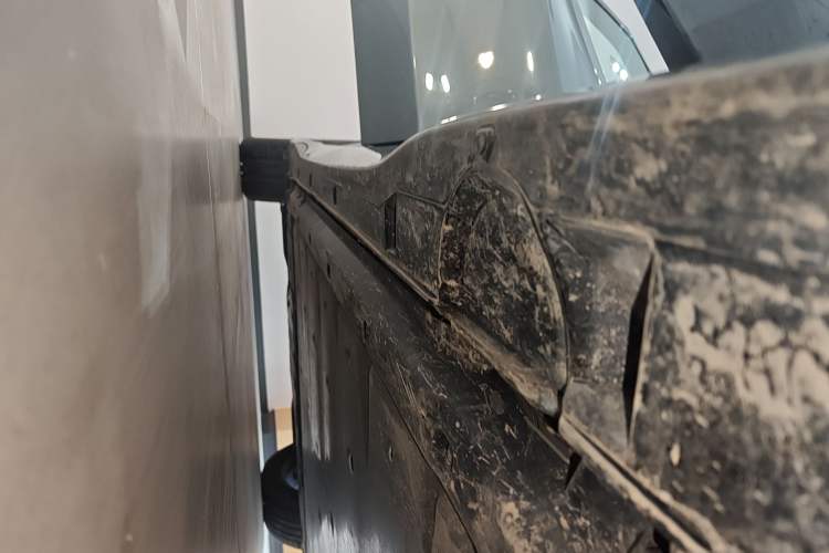 Used Volkswagen ID.7 VIZZION 2024 AIR model Right Side Sill