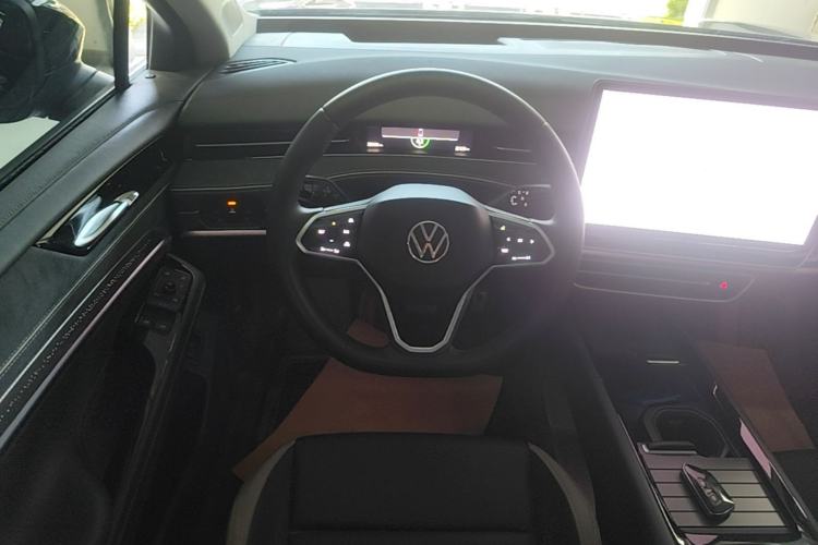Used Volkswagen ID.7 VIZZION 2024 First Edition Steering Wheel