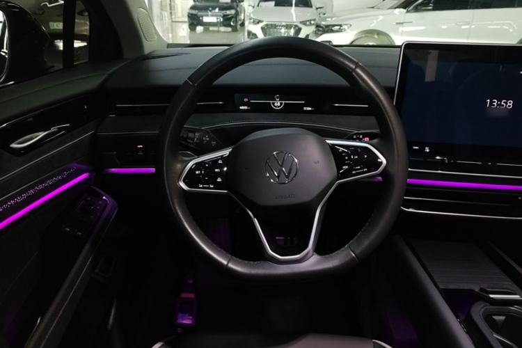 Used Volkswagen ID.7 VIZZION 2024 First Edition Steering Wheel