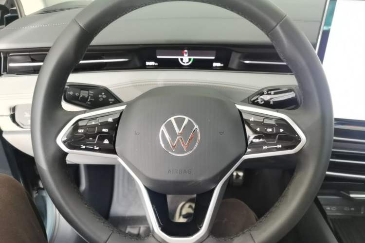 Used Volkswagen ID.7 VIZZION 2024 AIR model Steering Wheel
