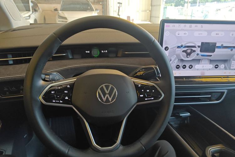 Used Volkswagen ID.7 VIZZION 2024 First Edition Steering Wheel