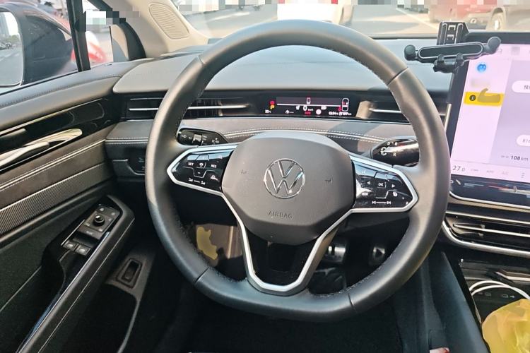 Used Volkswagen ID.7 VIZZION 2024 First Edition Steering Wheel