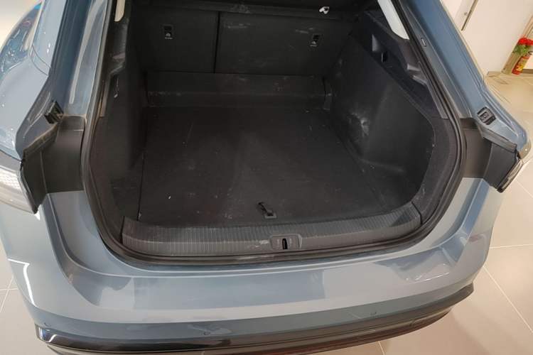 Used Volkswagen ID.7 VIZZION 2024 AIR model Trunk
