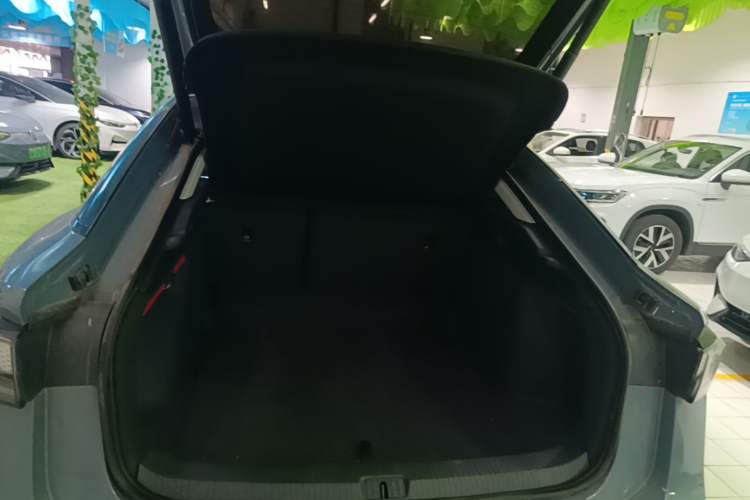 Used Volkswagen ID.7 VIZZION 2024 PRO Model Trunk