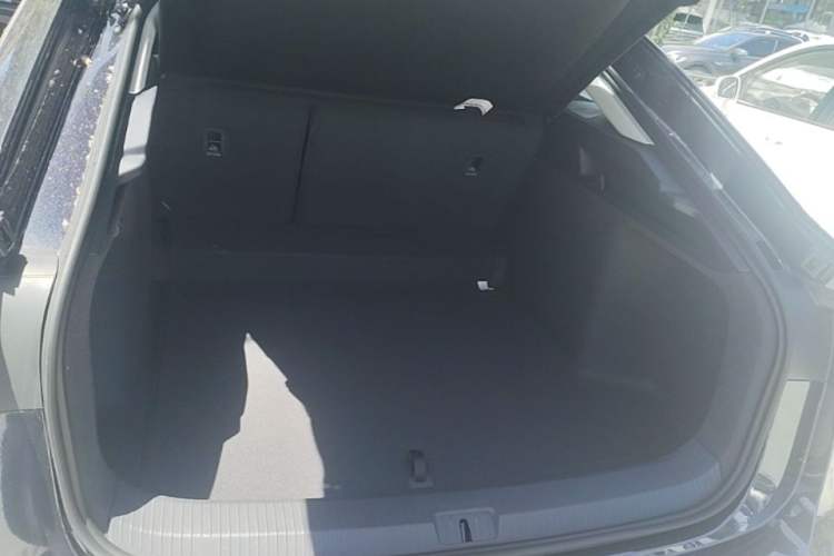 Used Volkswagen ID.7 VIZZION 2024 PRO Model Trunk