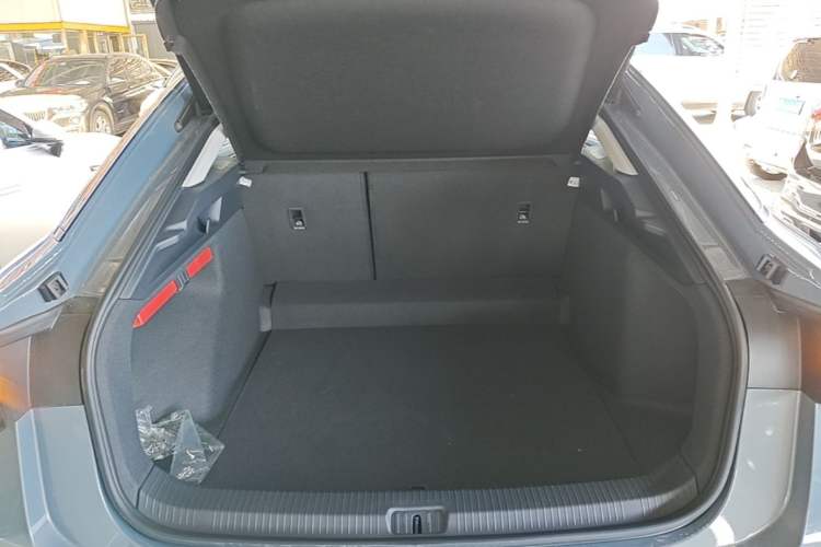 Used Volkswagen ID.7 VIZZION 2024 PRO Model Trunk