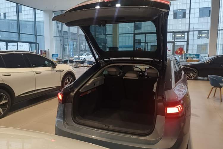Used Volkswagen ID.7 VIZZION 2024 First Edition Trunk
