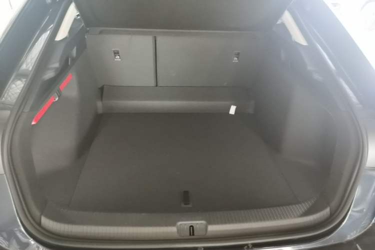 Used Volkswagen ID.7 VIZZION 2024 AIR model Trunk