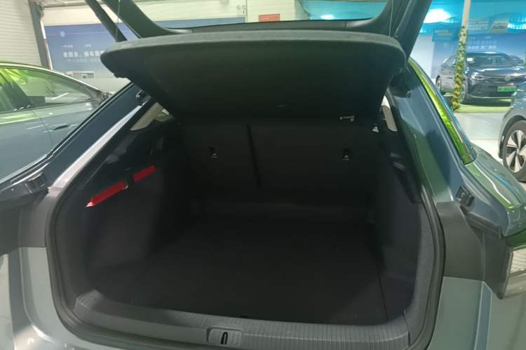 Used Volkswagen ID.7 VIZZION 2024 AIR model Trunk