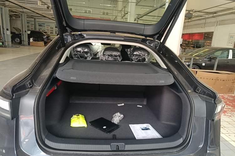 Used Volkswagen ID.7 VIZZION 2024 PRO Model Trunk