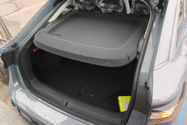 Used Volkswagen ID.7 VIZZION 2024 AIR model Trunk