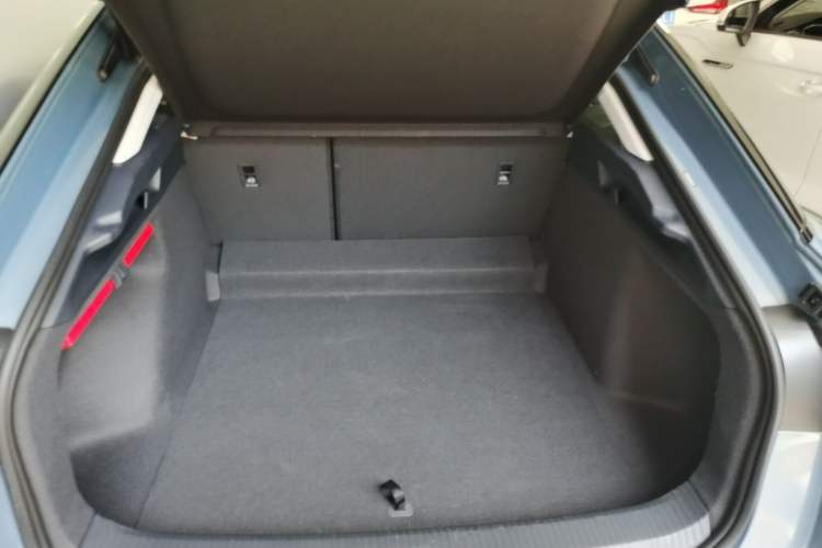 Used Volkswagen ID.7 VIZZION 2024 AIR model Trunk