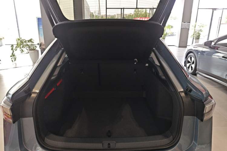 Used Volkswagen ID.7 VIZZION 2024 AIR model Trunk