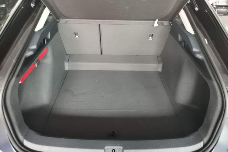Used Volkswagen ID.7 VIZZION 2024 AIR model Trunk