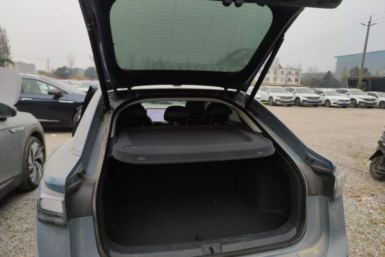 Used Volkswagen ID.7 VIZZION 2024 AIR model Trunk