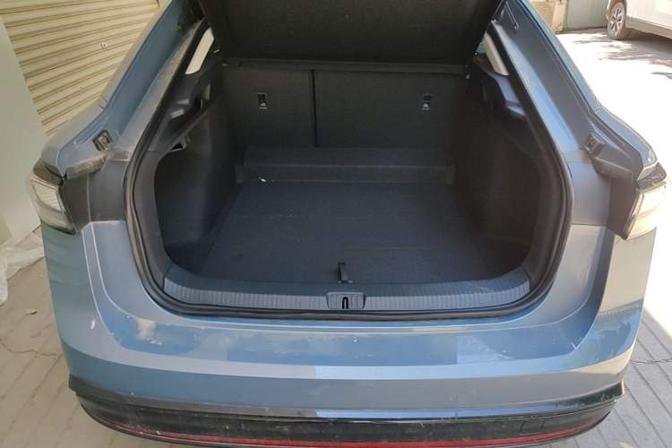 Used Volkswagen ID.7 VIZZION 2024 AIR model Trunk