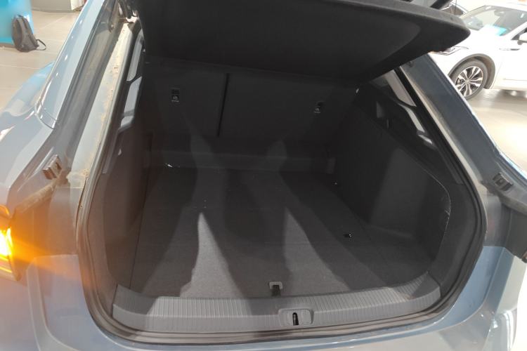 Used Volkswagen ID.7 VIZZION 2024 AIR model Trunk