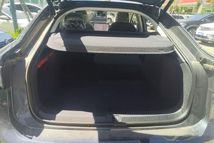 Used Volkswagen ID.7 VIZZION 2024 PRO Model Trunk