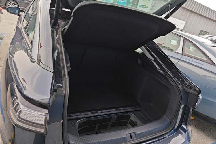 Used Volkswagen ID.7 VIZZION 2024 AIR model Trunk