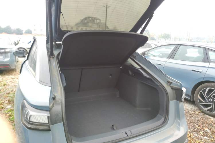 Used Volkswagen ID.7 VIZZION 2024 AIR model Trunk