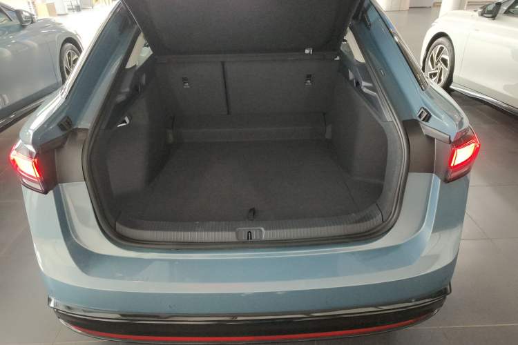Used Volkswagen ID.7 VIZZION 2024 PRO Model Trunk